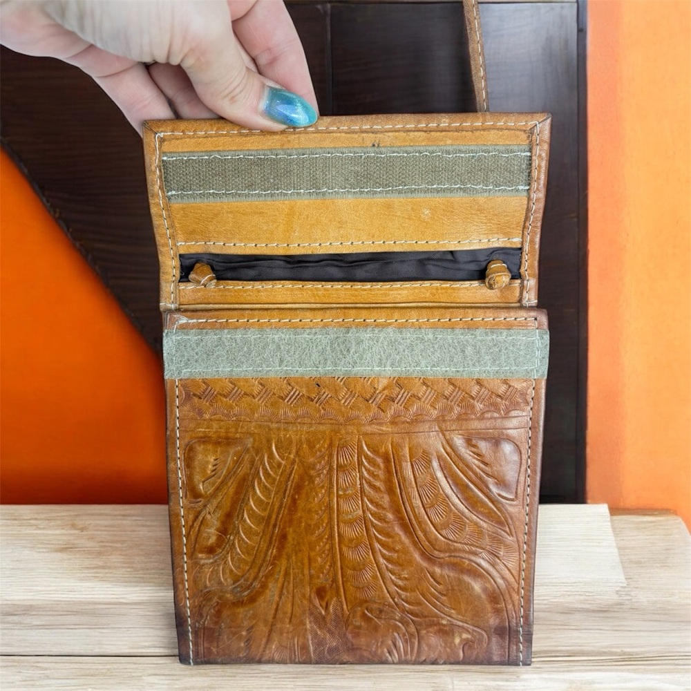 VTG Leaders in Leather Tan Leather Crossbody Bag Built in Wallet - Picture 3 of 16
